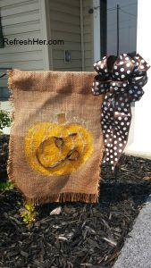 garden flag with bow